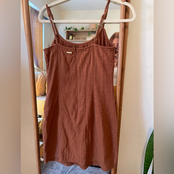 SOLD. BNWT Billabong Stay a while Linen Dress - Picture 3 of 5